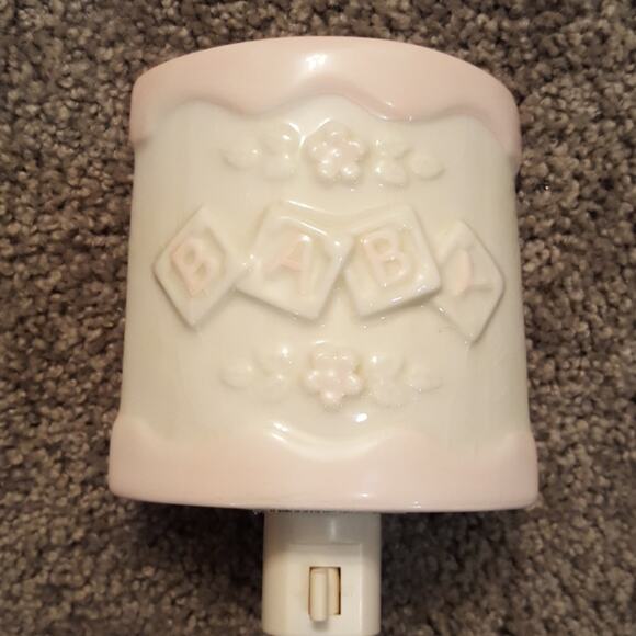 🔴3/$20 Russ Brand Ceramic Hand Painted Baby Nightlight - Picture 1 of 7